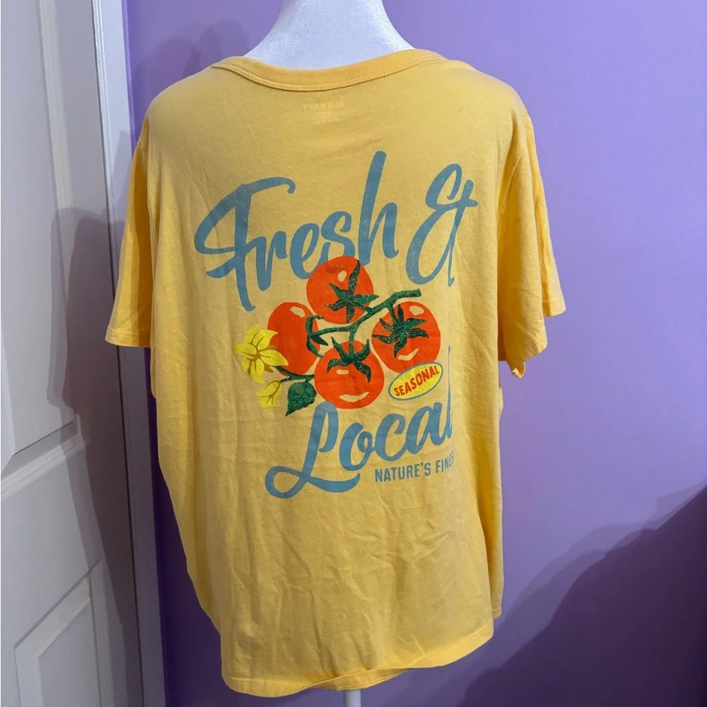 Old Navy Tomato Graphic Tee - Picture 2 of 3